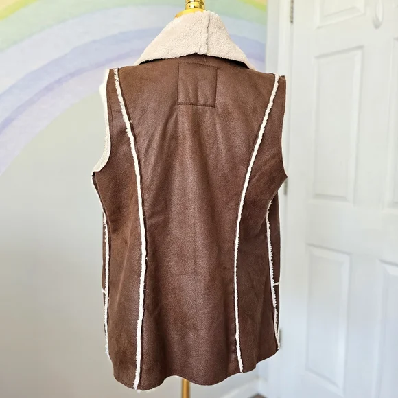 Me Jane | Large | Two Tone Faux Fur And Faux Suede Waterfall Vest - Picture 4 of 10
